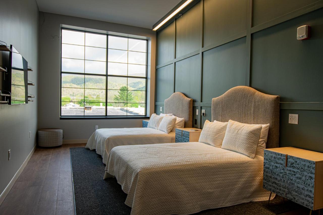 The Schoolhouse Hotel White Sulphur Springs Eksteriør billede